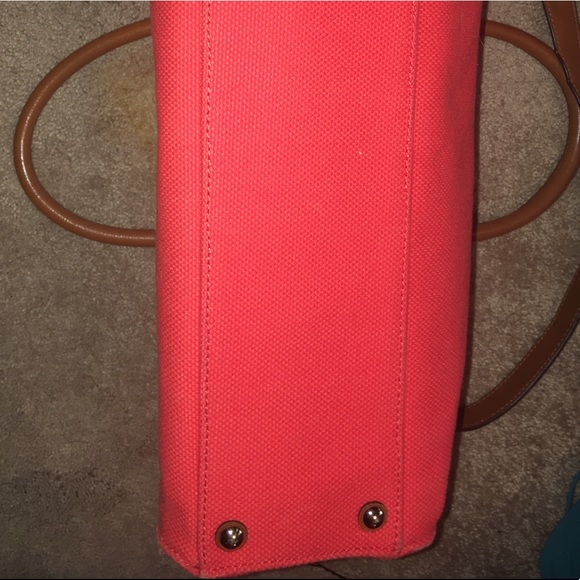 Unique Large Micheal Kors Tote like new condition - Picture 4 of 7